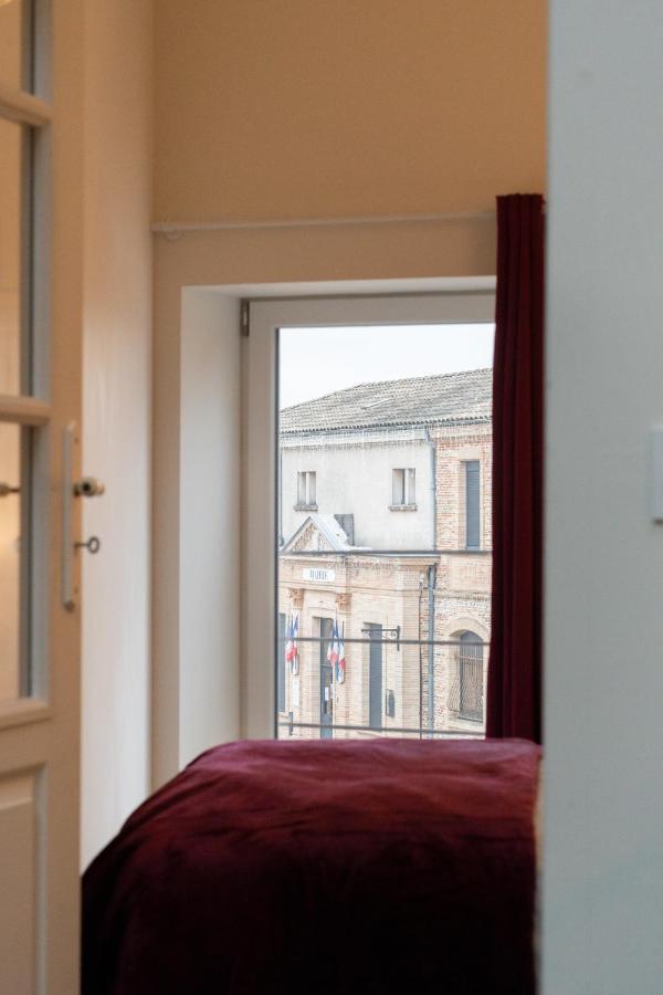 Sur La Place , Centre Village Cosy & Calme 2ch Apartment *