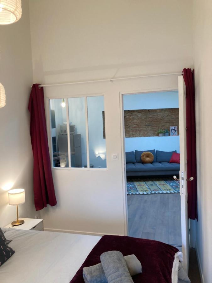 Sur La Place , Centre Village Cosy & Calme 2ch Apartment *