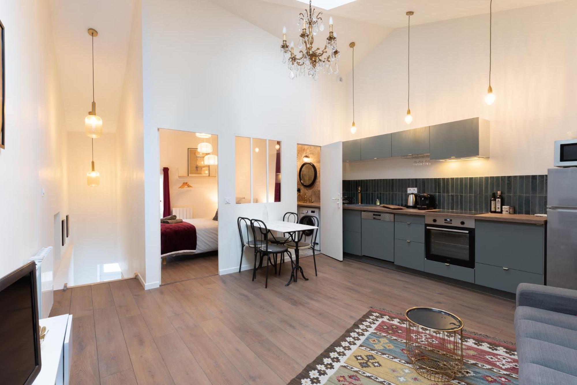 Sur La Place , Centre Village Cosy & Calme 2ch Apartment Lapeyrouse-Fossat