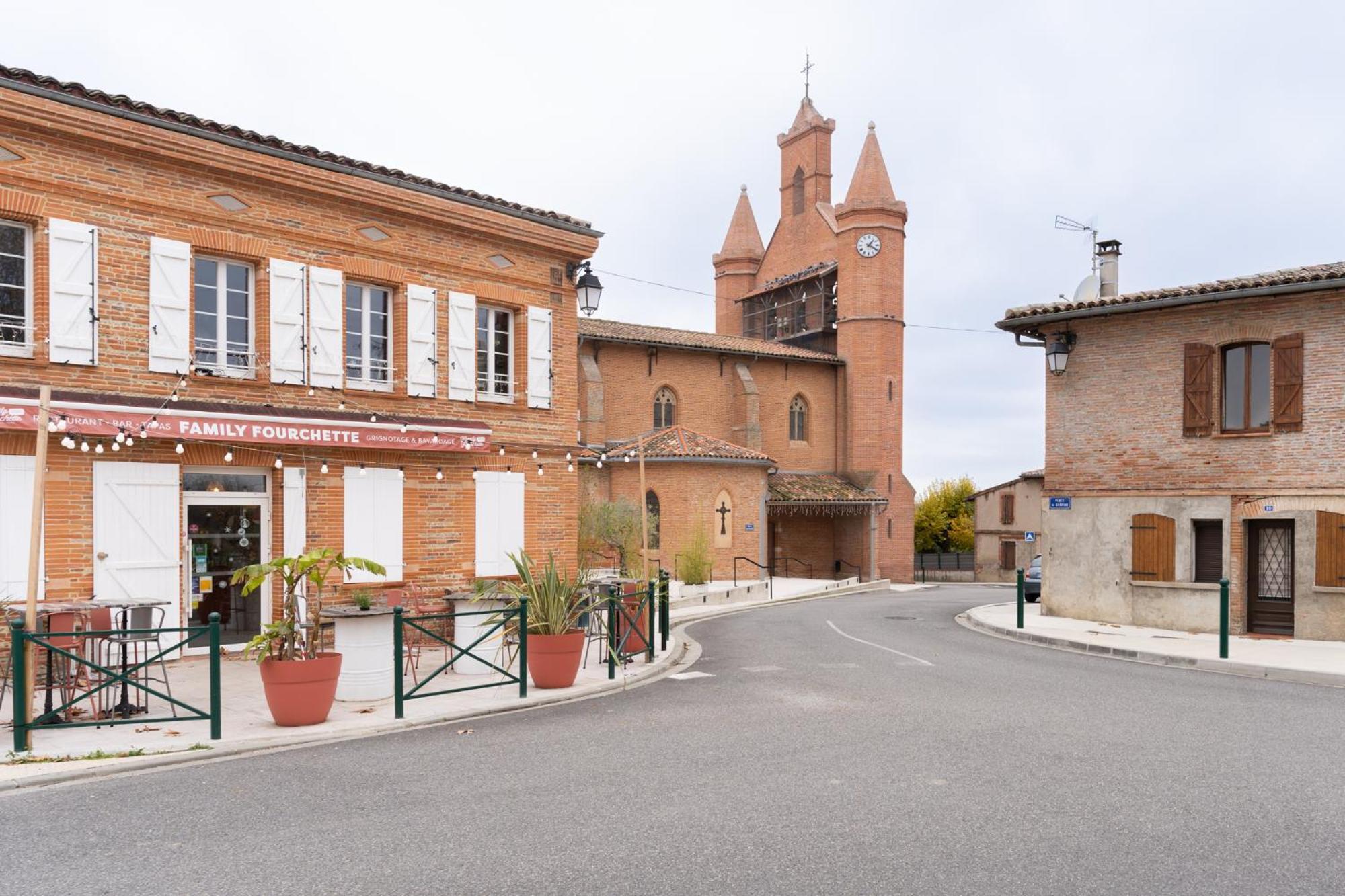 Apartment Sur La Place , Centre Village Cosy & Calme 2ch