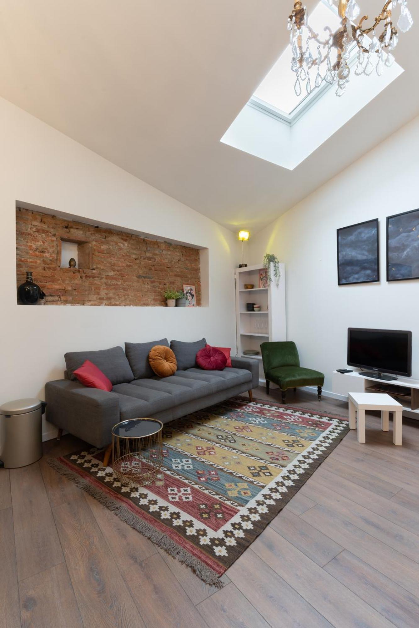 Sur La Place , Centre Village Cosy & Calme 2ch Apartment